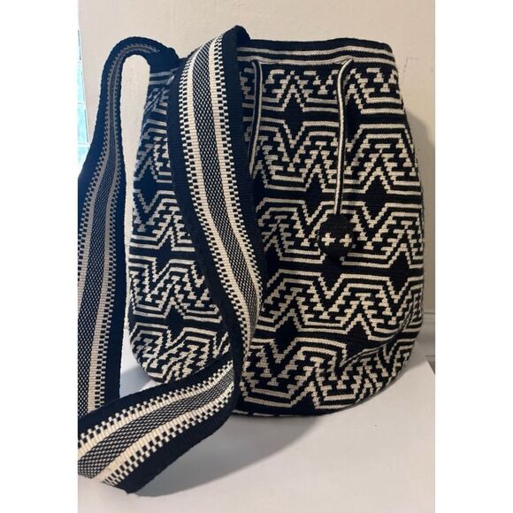 NWT Authentic Tejeduria Mochila Wayuu  100% Colombia Handmade Bag Black/ White - Picture 1 of 6
